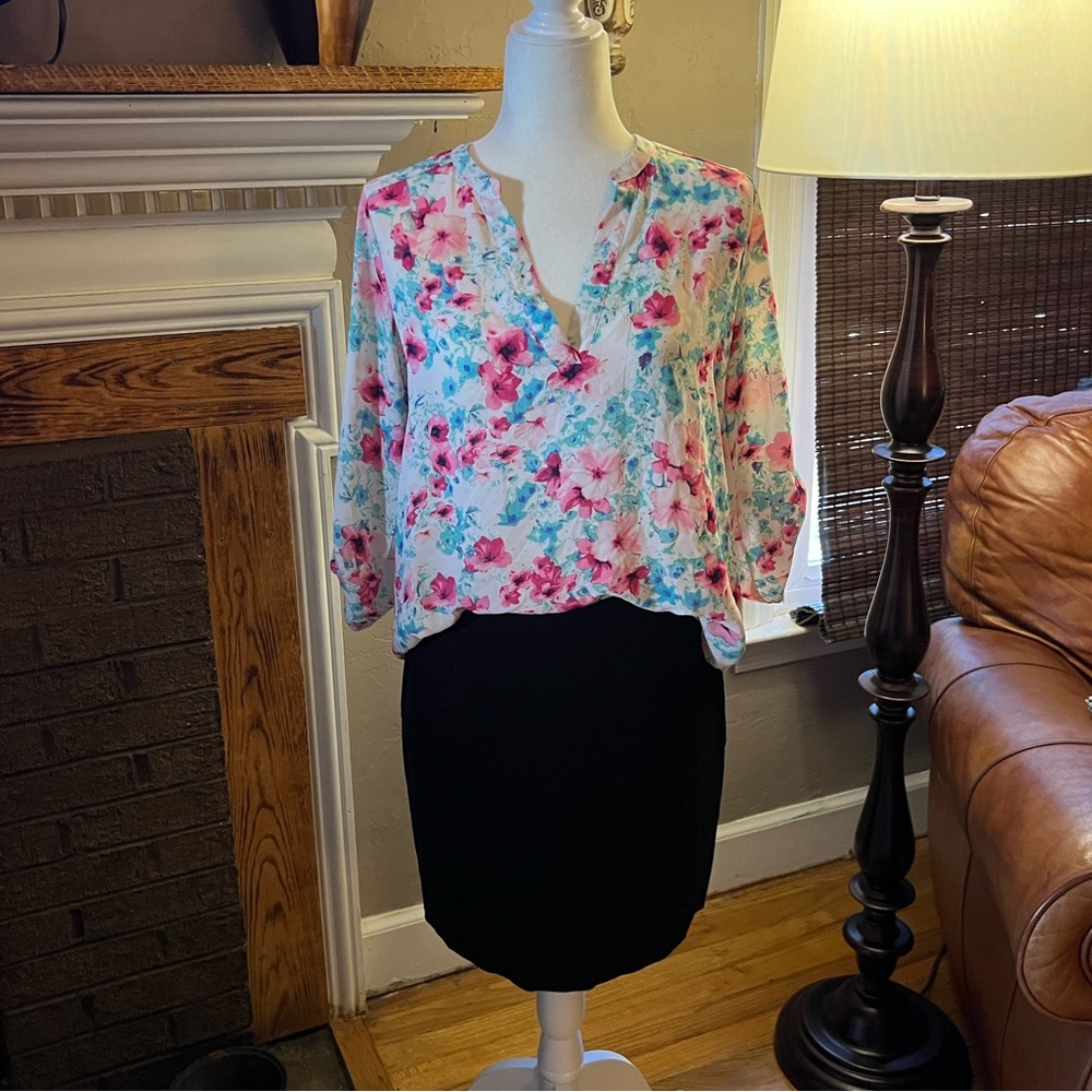 Decree floral blouse size medium